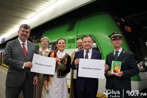 W pociągu KM Mazovia czytali „Wesele”