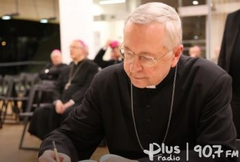 Arcybiskup Gądecki składa życzenia nowemu biskupowi diecezji radomskiej