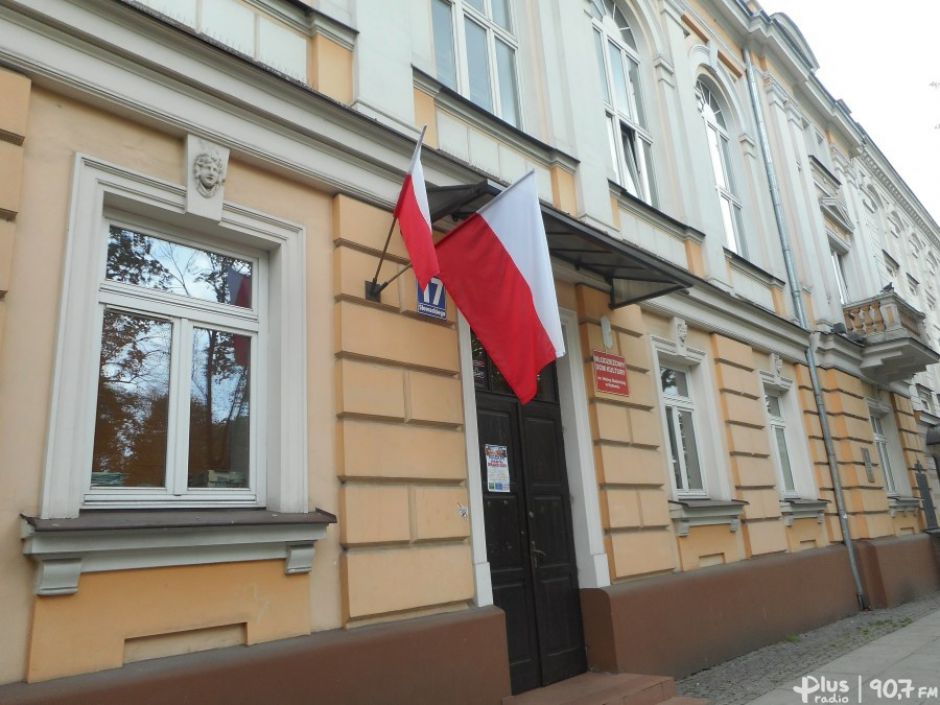 Szkoły i plac&oacute;wki kultury - zamknięte. MDK - prowadzi zajęcia