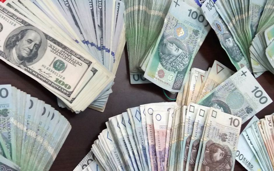Pięć sp&oacute;łek uwikłanych w wyłudzanie podatku VAT. Prezes jednej z nich został aresztowany