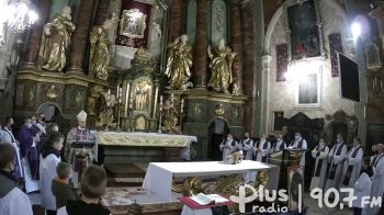 Bp Marek Solarczyk modlił się w intencji zdrowia ks. Adama Myszkowskiego