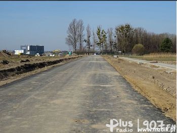 Powstaje nowa droga w rejonie pasa startowego radomskiego lotniska