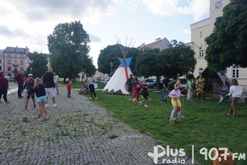 Wioska indiańska na radomskim Rynku