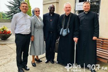 Bp Mulenga i misjonarze z Zambii pozdrawiają licealistów z Radomia