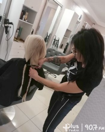 Policjantka z Radomia obcięła włosy, by pomóc osobom po chemioterapii
