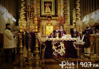 Biskup Marek Solarczyk modlił się w sanktuarium w Kałkowie