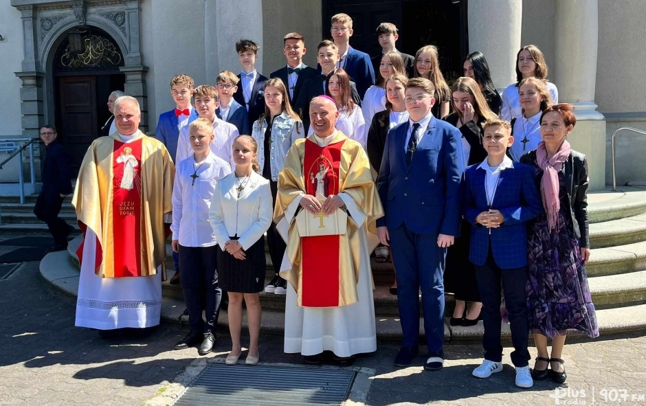 Młodzi w Pionkach przyjęli sakrament chrześcijańskiej dojrzałości