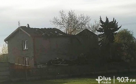 W Jedlni-Letnisku płonął dach