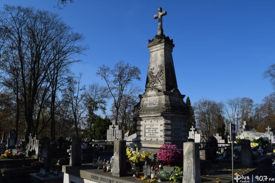 Porządek nabożeństw na cmentarzach w Radomiu