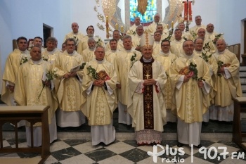 Bp Marek Solarczyk razem z kolegami obchodzi 30 rocznicę święceń kapłańskich