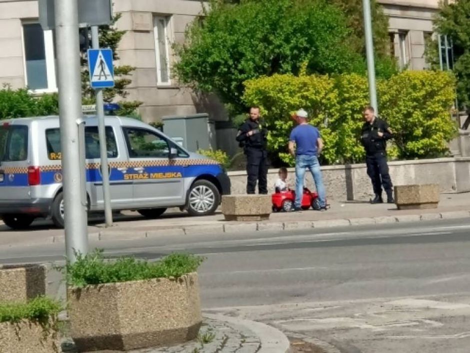 Nietrzeźwy ojciec "opiekował" się 2 letnim dzieckiem