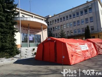 Namiot przed szpitalem w Opocznie